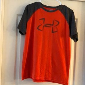 YXL large logo UA T-shirt